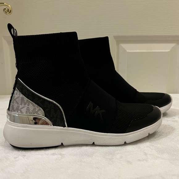 Michael Kors Sterling Bootie, Size 7, Black/Silver - Picture 3 of 15